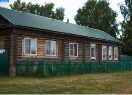 Деревянный дом в селе Новоселки