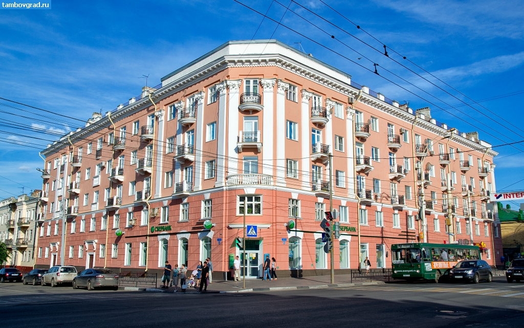 Современный Тамбов. Дом на перекрёстке улиц Советская и Максима Горького в Тамбове