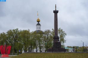 Смоленская губерния. Монумент "Город воинской славы" и церковь Рождества Богородицы в Вязьме