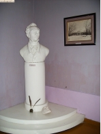 Бюст Боратынского в его музее в Софьинке