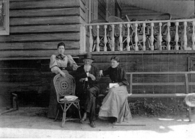 А.М.Жемчужников с дочерьми в усадьбе Боратынских Ильиновка