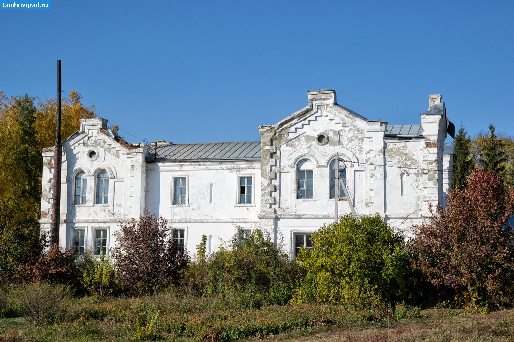 Умётский район. Дом помещика Маркова в Софьинке, ныне школа